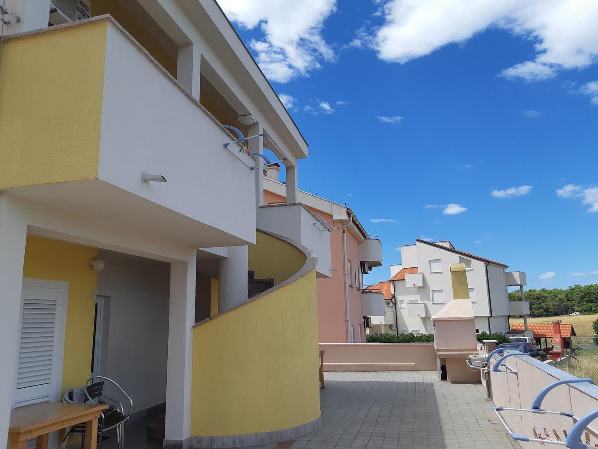 Apartments Iva Povljana Exterior photo